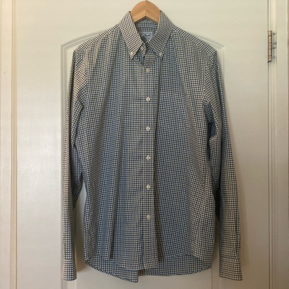 L.L.Bean Shirt Wrinkle Free Slim Fit EUC Size Medium